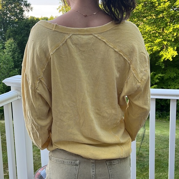 URBAN OUTFITTERS yellow long sleeve size XS/S - Picture 2 of 4